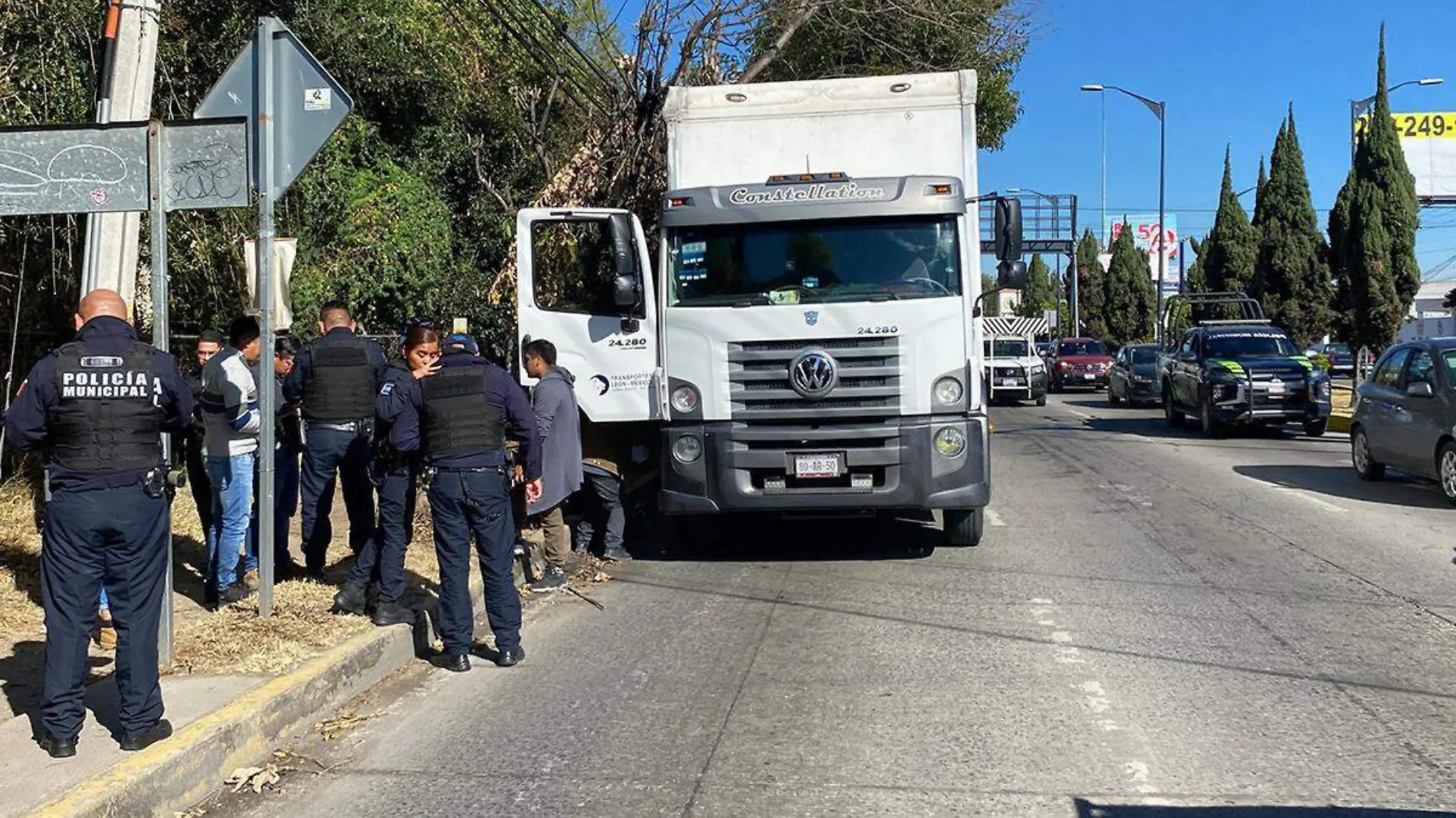 El conductor de una unidad de carga estuvo a punto de ser privado de la libertad por un grupo de delincuentes